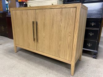 Dimensions:  Height: 24″ Width: 140″ Depth: 34″ Seat Height: 16″ Available for pick up at the Bellevue Store only.