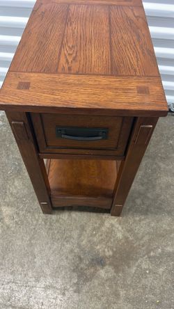 chair side end table