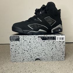 DS JORDAN 6 CAP AND GOWN SIZE 10, 10.5, 13