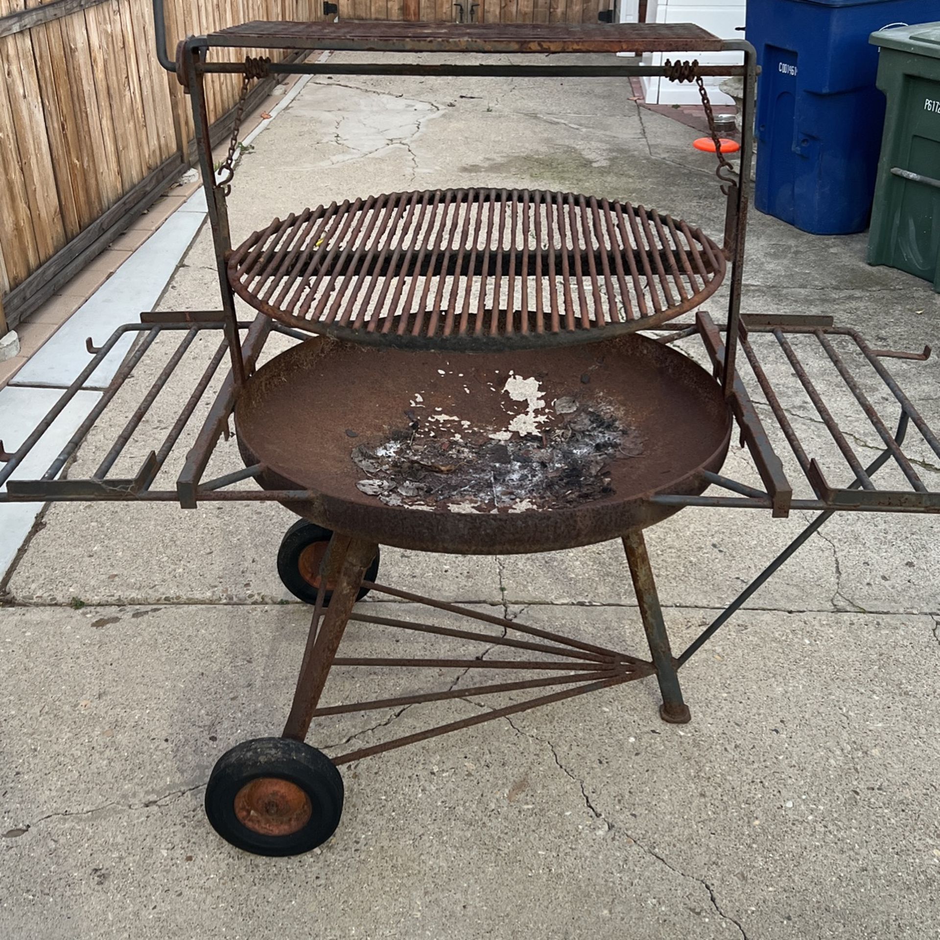 Large heavy Duty Craviotto Brothers BBQ.