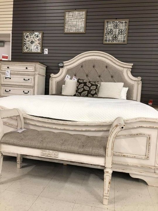 NEW IN BOX - 3pc Chipped White Panel Bedroom Set  ✅ From Houston TX