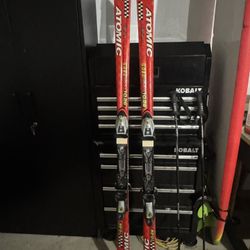Set Atomic Titanium Skis With Leki Poles 