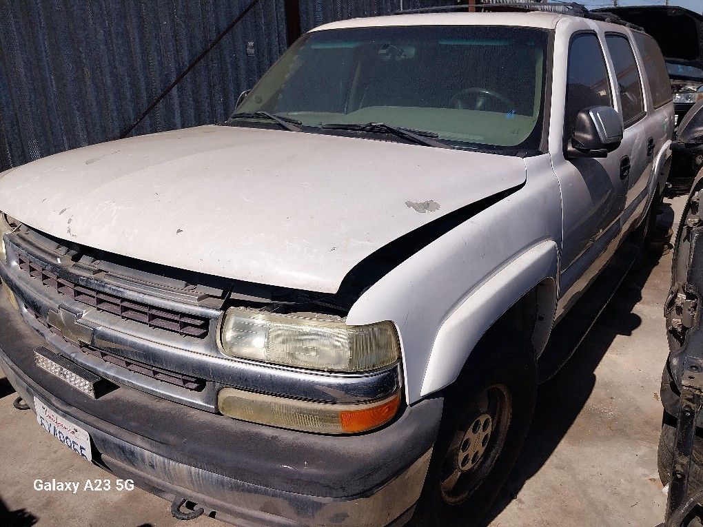 2003 Chevrolet Suburban For Parts 