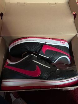Never worn 5Y Nike’s