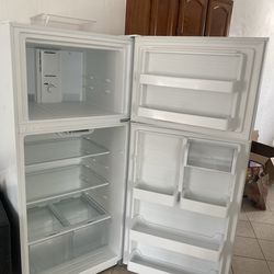 18 cu. ft. Top Freezer Refrigerator DOE in White
