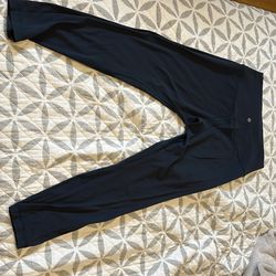 Women’s dark blue lululemon leggings