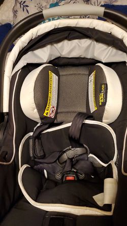 Newborn graco caeseat hardly used comes with the base