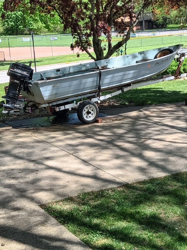 Boat late 70, early 80,motor 1984 Smokercraft Semi deep V