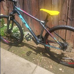 GT Mountain Bike Size Medium Wheels 27.5 Speeds 24 Disc Brakes  