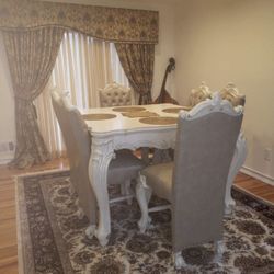 Dining Table With 6 Chairs Like New