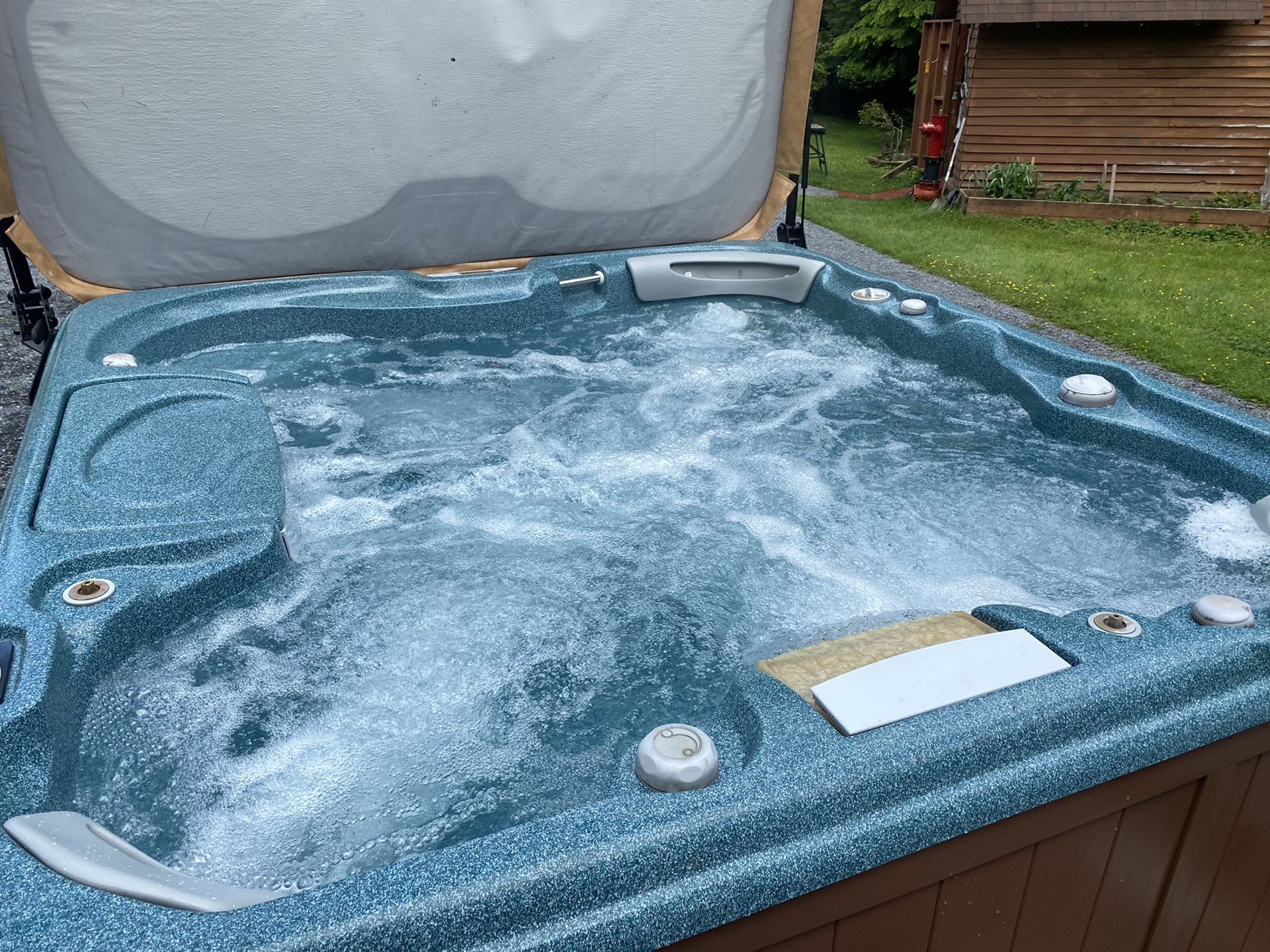 2007 Sundance Majesta 6 person Hot Tub + FREE DELIVERY