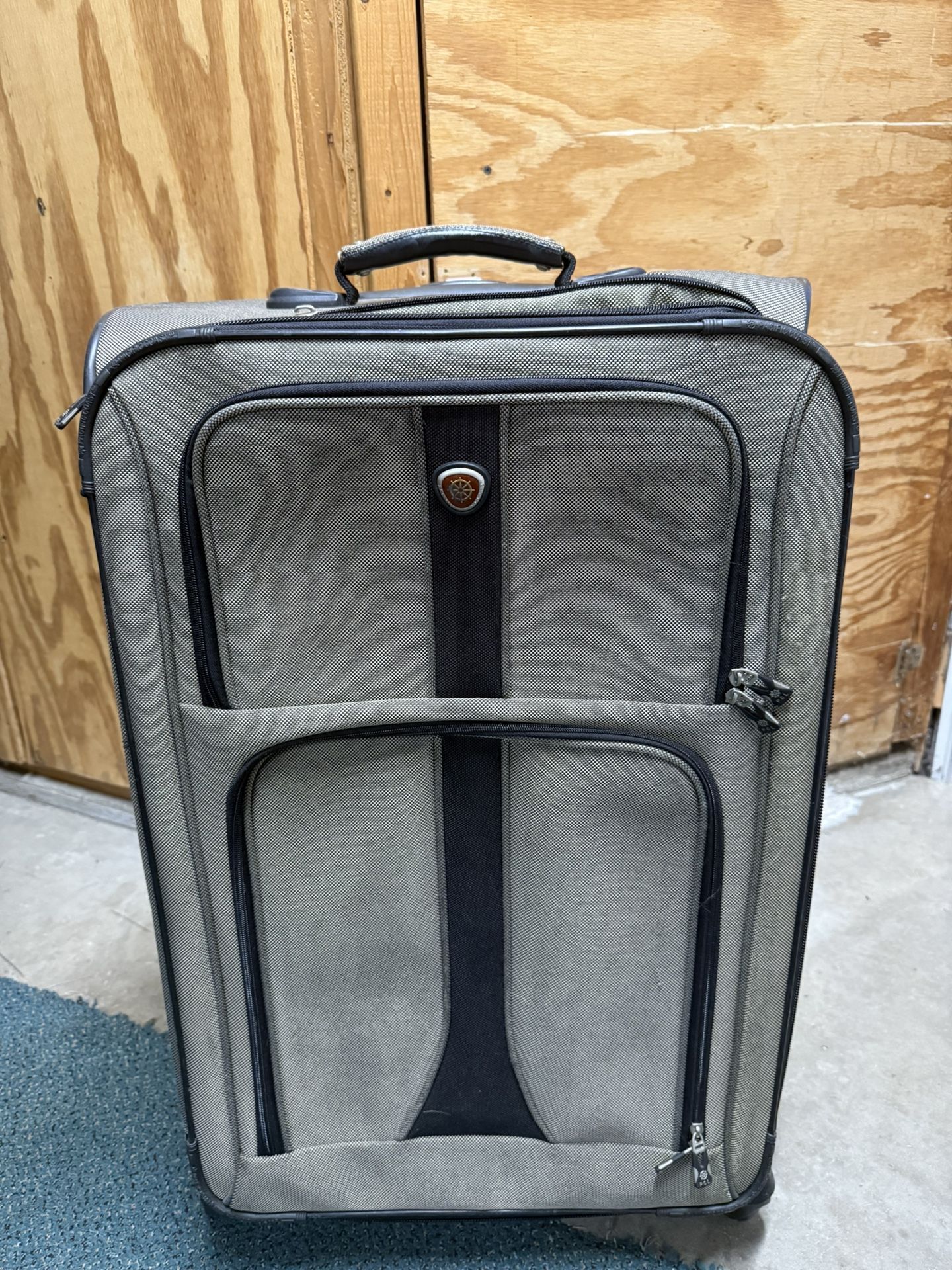 Medium Size Luggage 🧳