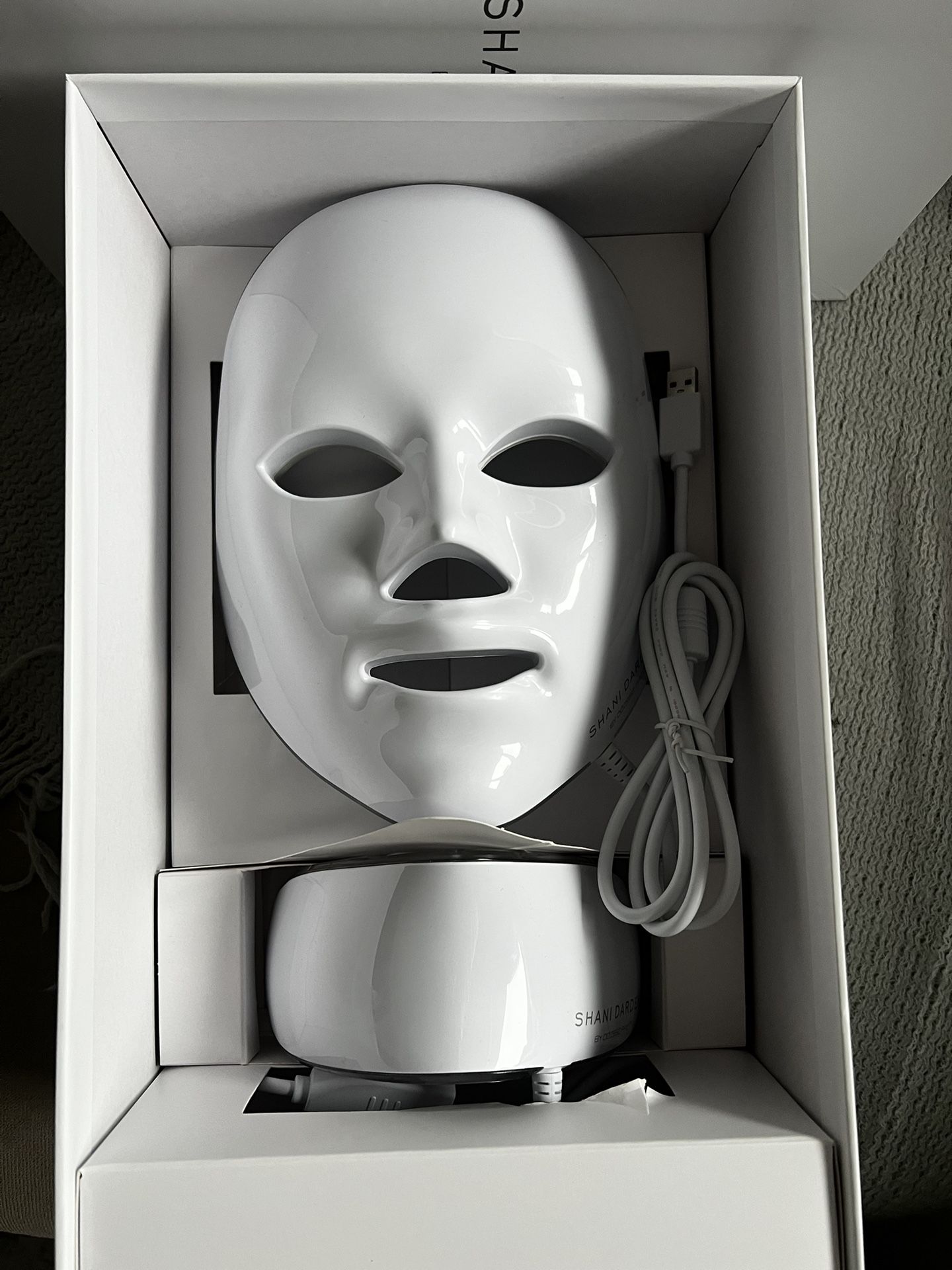 NEW Shani Darden LED face mask