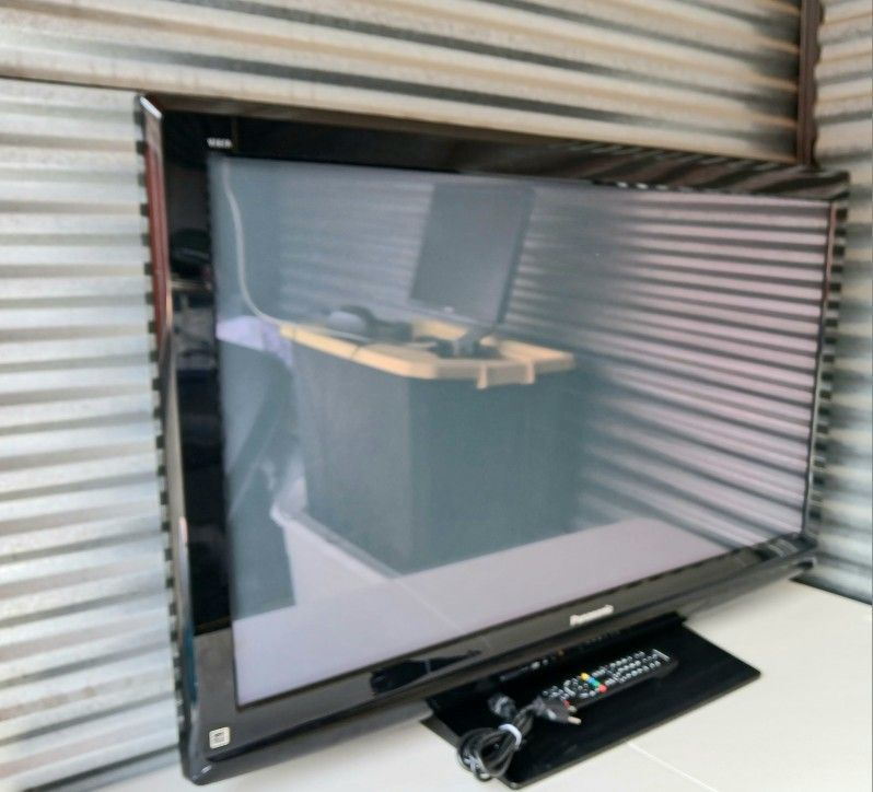 *SMART* Panasonic Viera S2 Series 50" Plasma TV HD LED Flat Screen& Remote... Beautiful picture