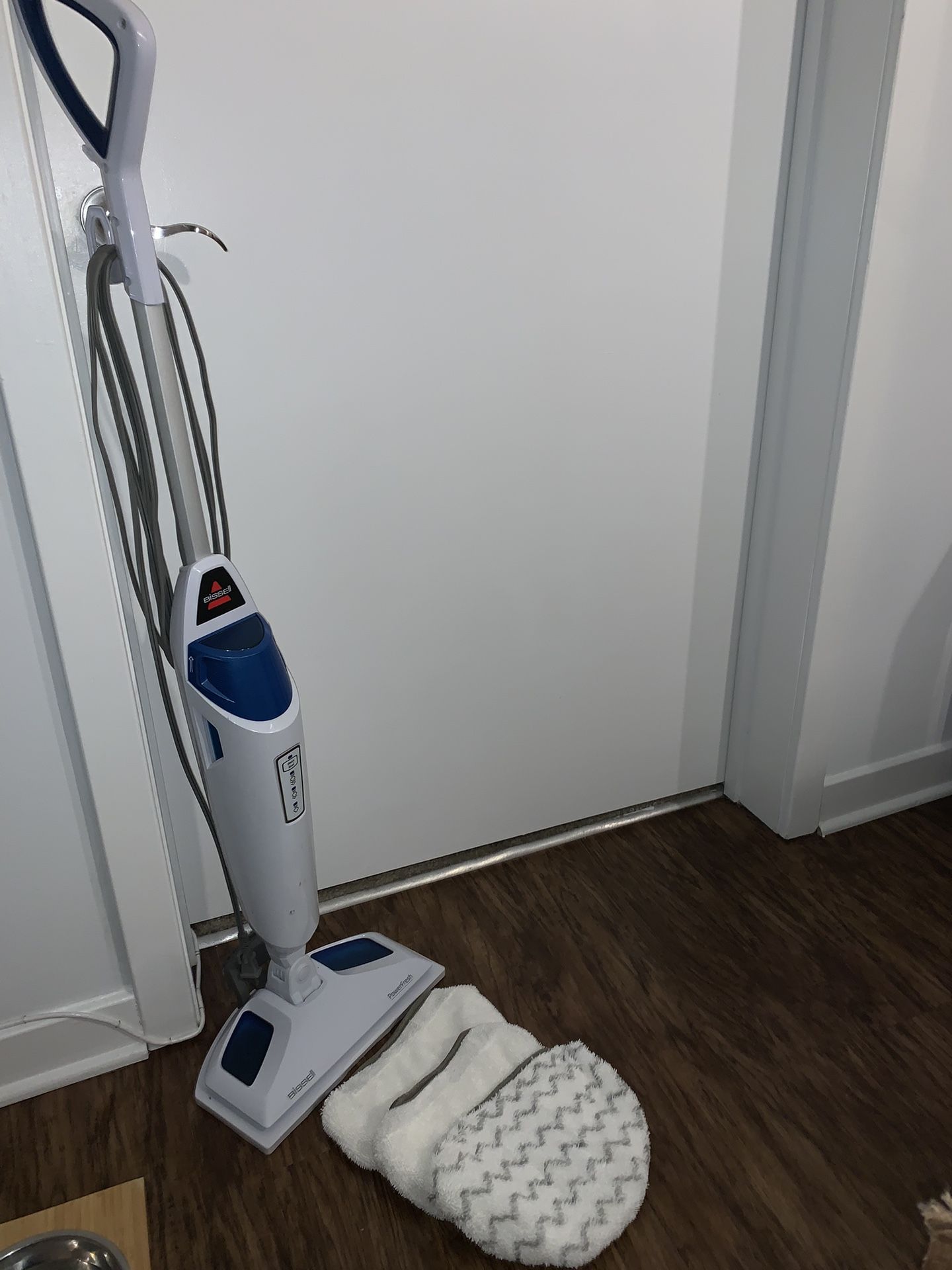 Like New - Bissell Scrubbing & Sanitizing Steam Mop 