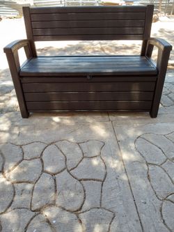 Bench and storage ( 2 in one)
