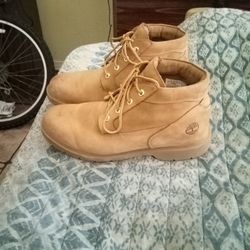 Men's Size 13 Timberland Chuka boots, Waterproof 