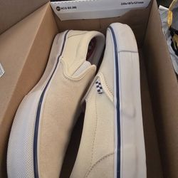 White Slip-On VANS - 9.5 Mens