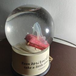 CINDERELLA SHOE SNOW GLOBE - DISNEY 5"×4" - M09
