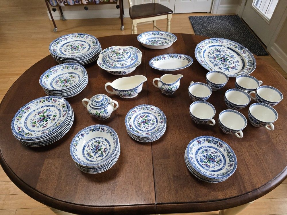 Antique Windsor Dish Set
