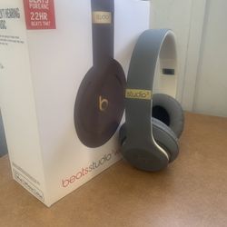 Beats Studio 3 Wireless headphones (40 Left)