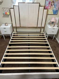 Queen bedframe