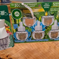 (New) Air Wick Plug  (4of5 New) Scents For Plug (Bamboo)