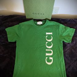 Gucci T-Shirt And Authentic Gucci Gift Box