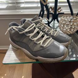 Low top cool grey 11’s size 10