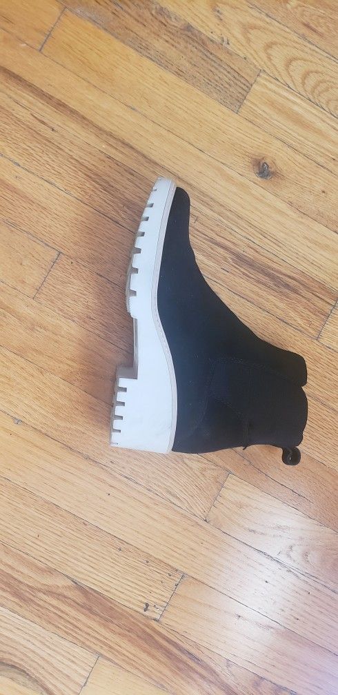 Dolce Vita Women's Ankle Boot.