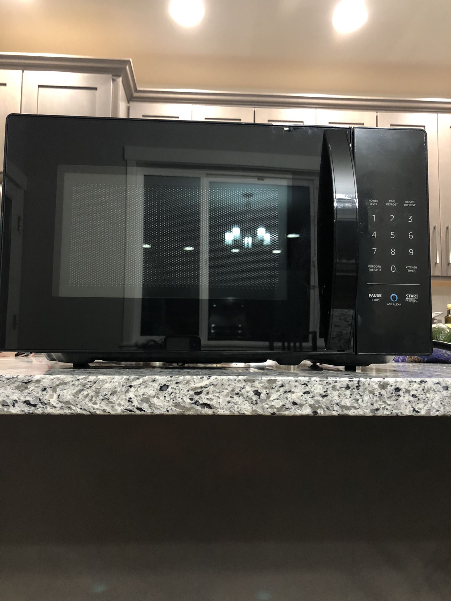 AmazonBasic Microwave, small, 0.7 cu. Ft, 700W