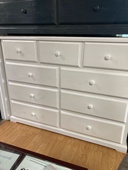 White pinewood 9 drawer dresser