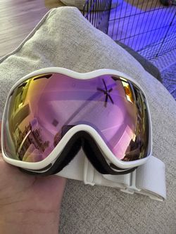Oakley women’s snowboarding goggle