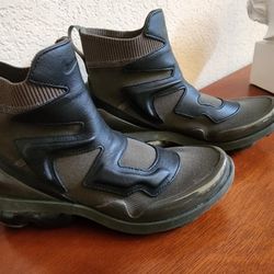 WOMENS NIKE SNEAKERS SZ6.5