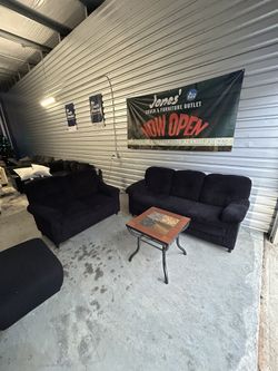 Black Sectional Sofa/ Couch (We Deliver) 