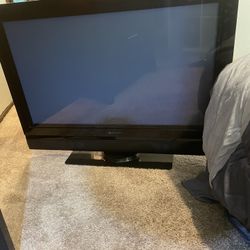 Free Plasma TV 42” and Heavy. Has Remote No Power Cable