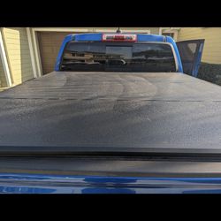 Chevy Colorado Hard Tri-Fold Tonneau Bed Cover