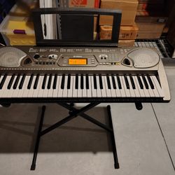 Yamaha EZ-250i Electronic Keyboard with Lighted 61 Keys with Stand