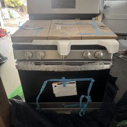 GE 30" 5 Burners 5-cu ft Freestanding Natural Gas Range - Stainless