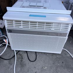 GE - 700sqft Smart Window Air Conditioner - 14000 BTU