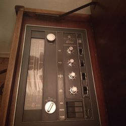 Antique Night Stand Radio..