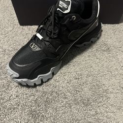 Brand New Never Worn Size 10 Valentino 