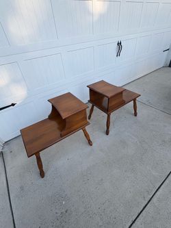 Solid wood end table set is 2