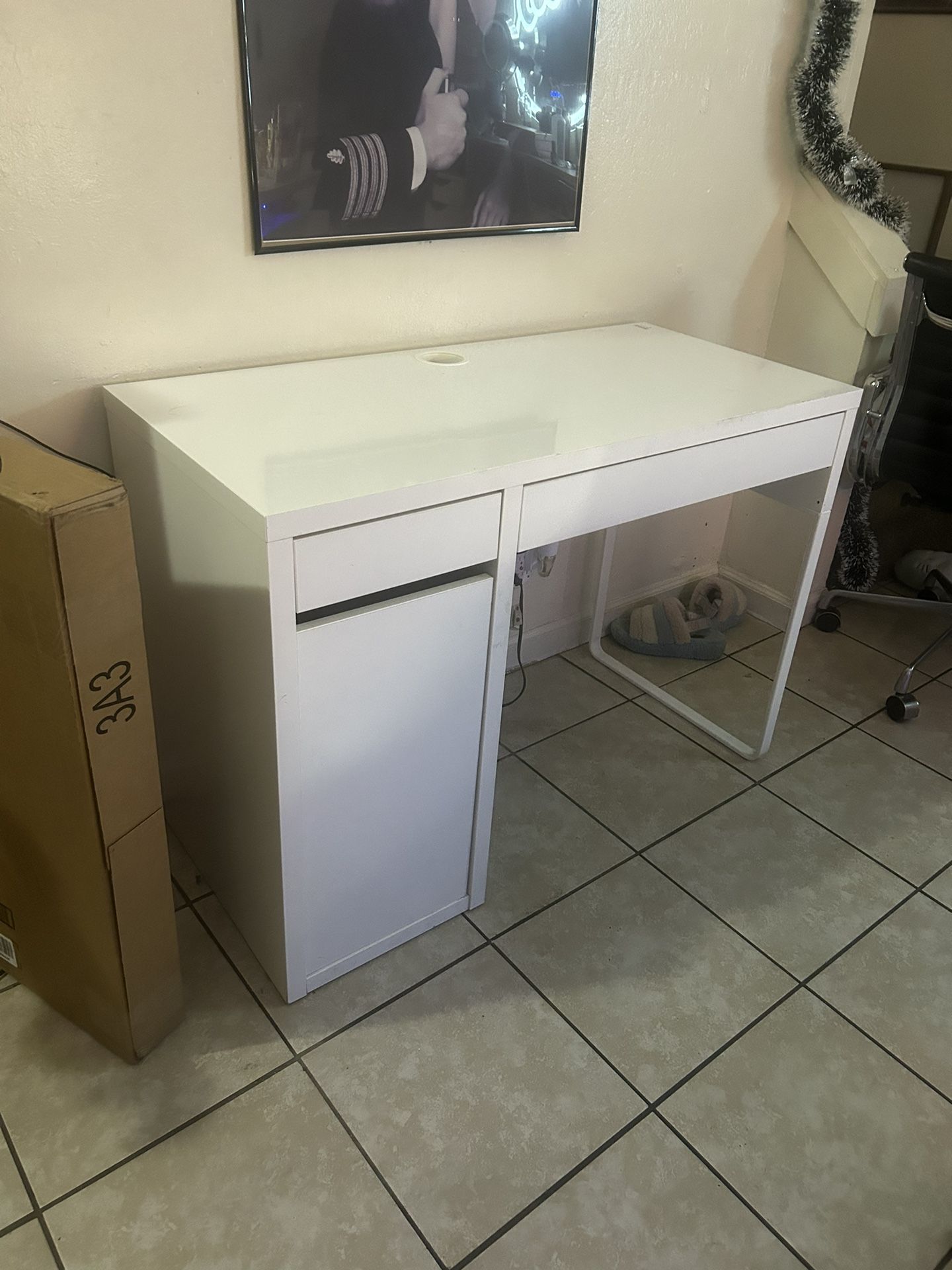 White Ikea MICKE Desk