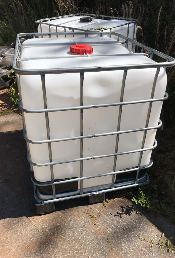 225 gallon water storage container NO LOW BALL OFFERS