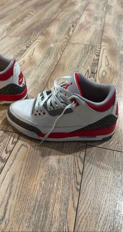 Air Jordan 3 Fire Red Sneakers