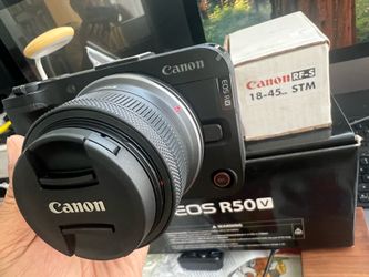 Gift level Canon EOS R50V vlog mirrorless camera w/ RF 18-45/IS STM lens and 32G SanDisk SD card