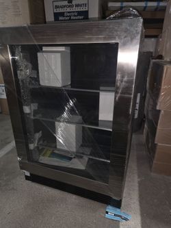 Hisense 23.4-in W 164 -Can  mini fridge