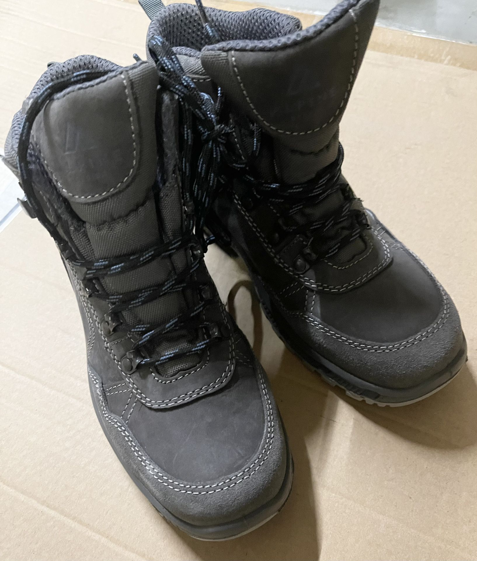 Alpine Design Black Lace-Up Snow Shield Winter Hiking Lined Boots. 