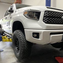 Tundra 3” Fox 2.5 lift kit. $3799. Installed!